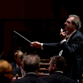 (c) Alte Oper Frankfurt/Tibor-Florestan Plu